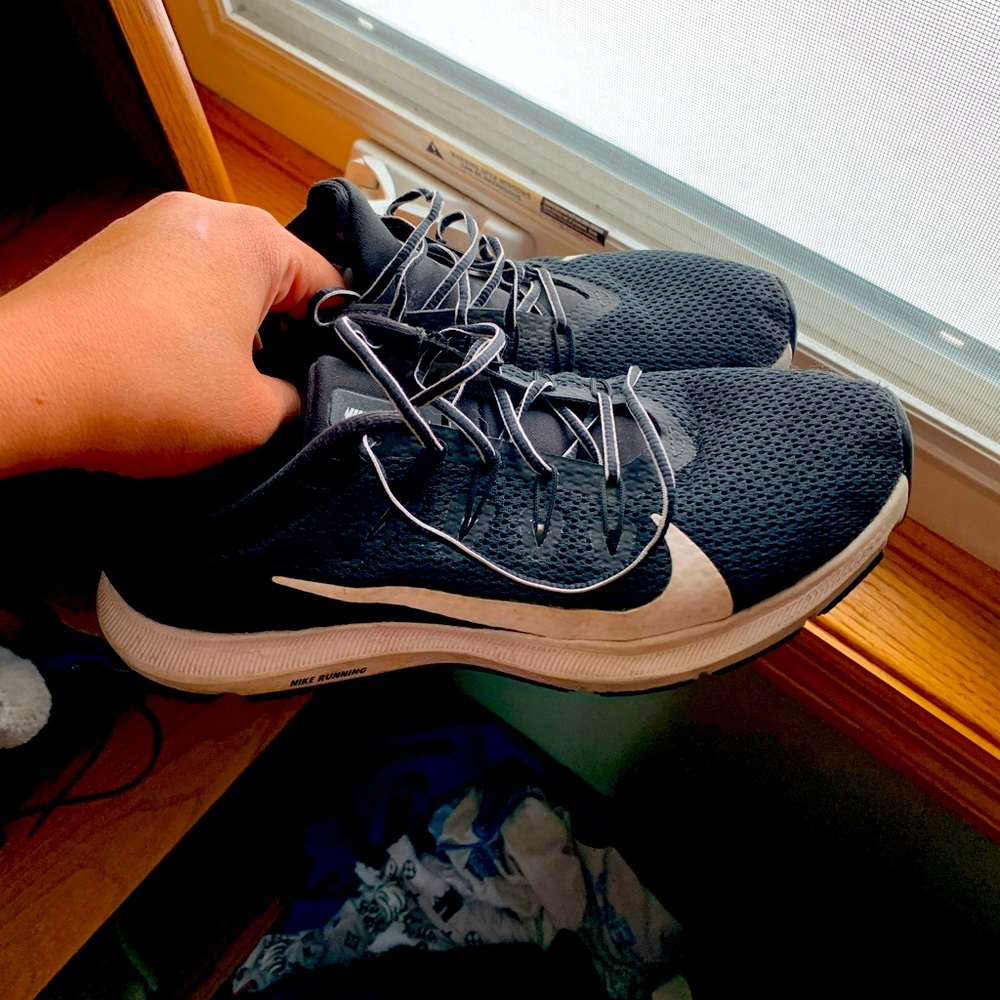 Selling Black Nike running shoes!
